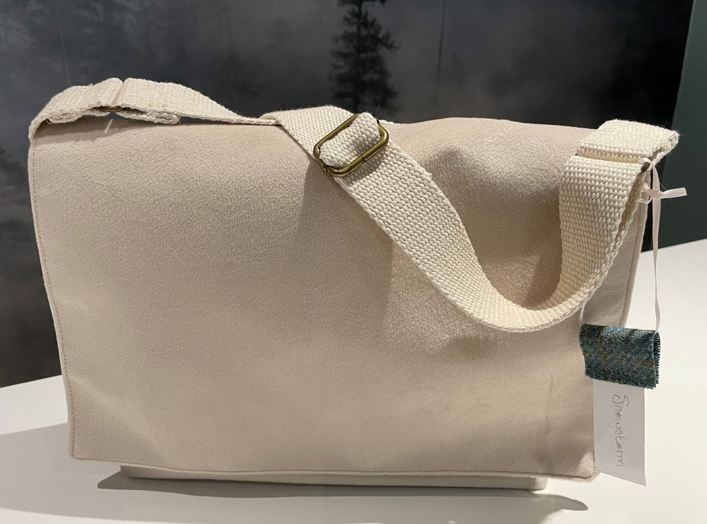 Cream Messenger
